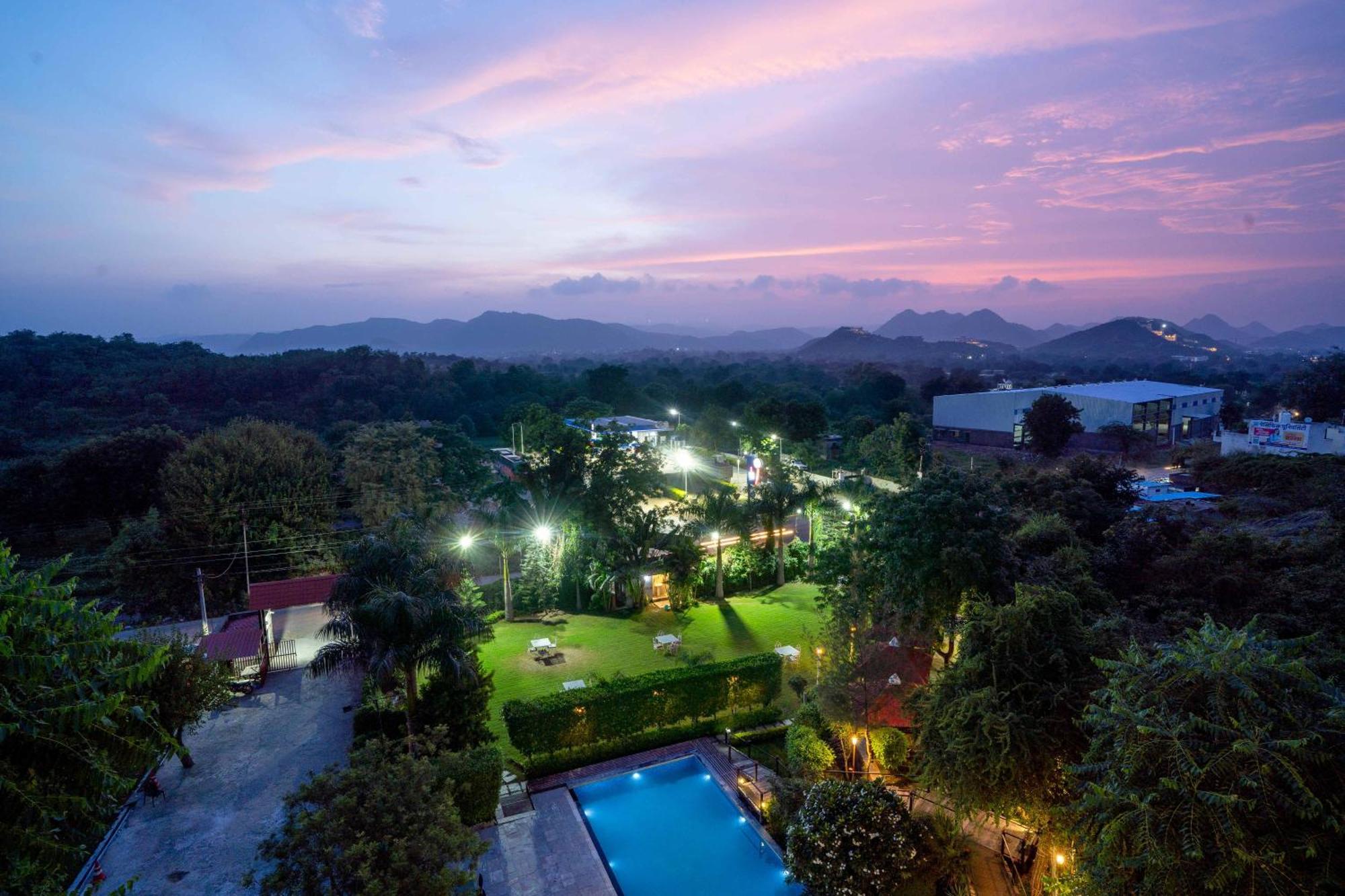 Treebo The Aravali Getaway Hotel อุเดเปอร์ ภายนอก รูปภาพ