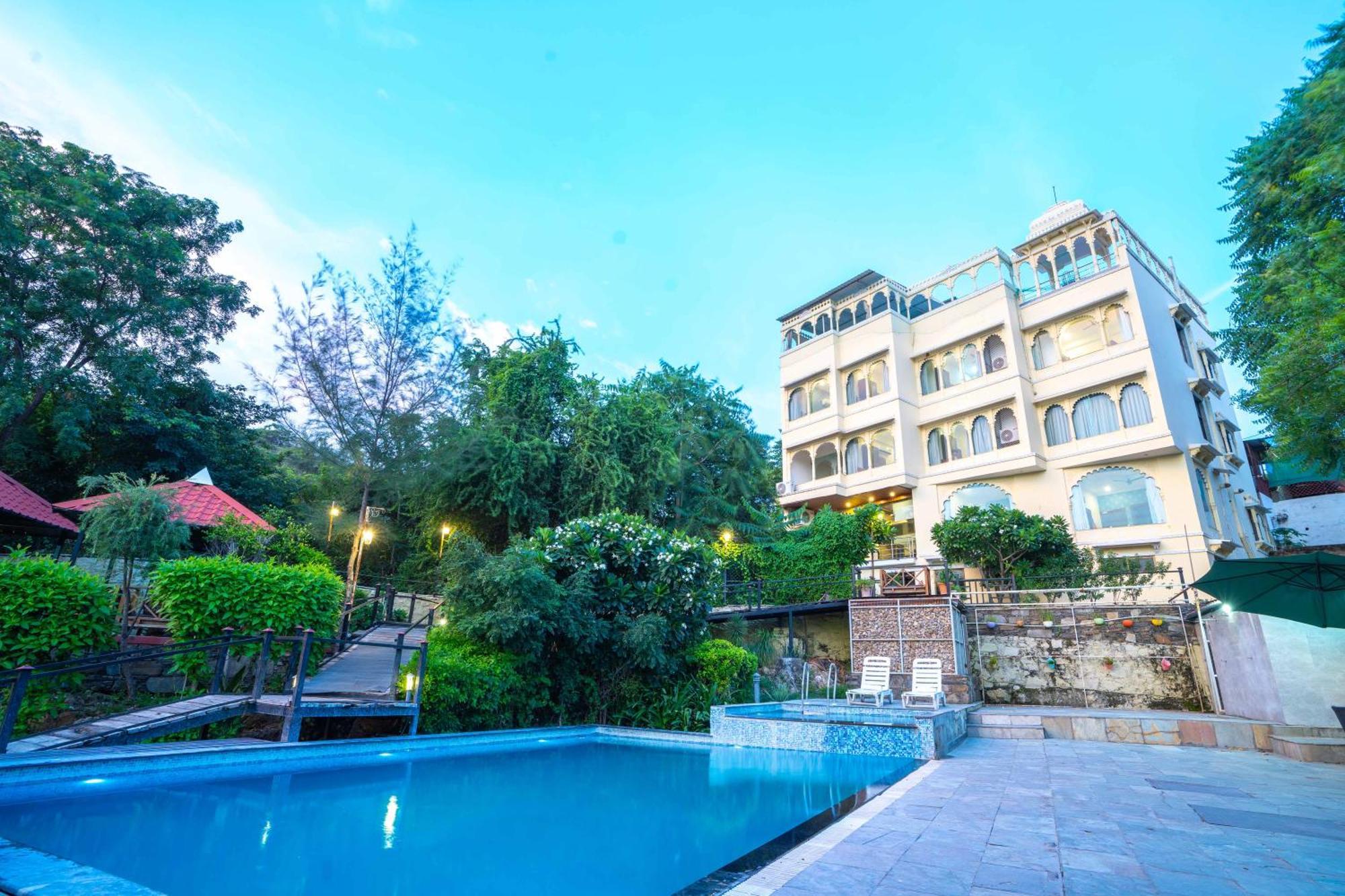 Treebo The Aravali Getaway Hotel อุเดเปอร์ ภายนอก รูปภาพ