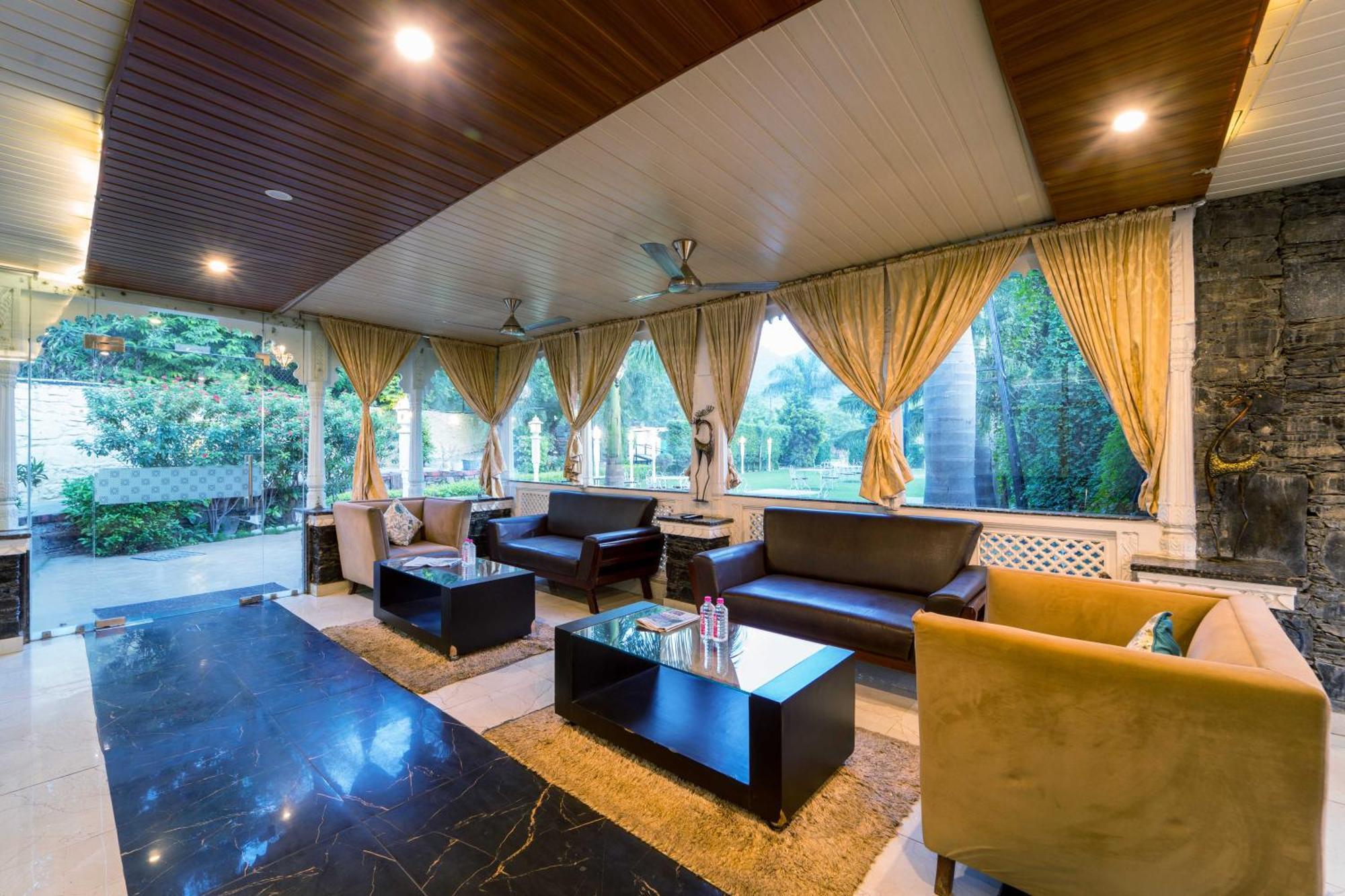 Treebo The Aravali Getaway Hotel อุเดเปอร์ ภายนอก รูปภาพ